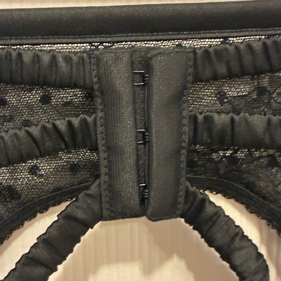 Victoria’s Secret SZ XS/ Small Black Sheer Polka Dot Garter Belt excellent - Picture 6 of 7
